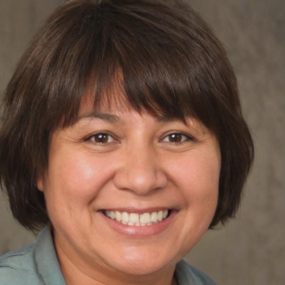 Consultora financiera explicando conceptos a cliente en reunión