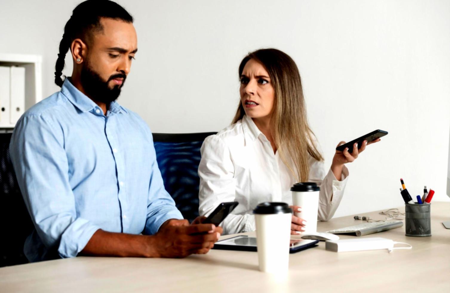 Análisis de flujos de caja y proyecciones financieras en pantalla